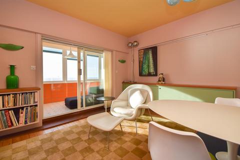 1 bedroom flat for sale - Marine Court, St. Leonards-On-Sea