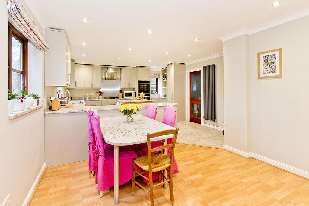 Kitchen2.jpg