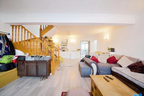 4 bedroom house for sale - The Fairway, Palmers Green, N13