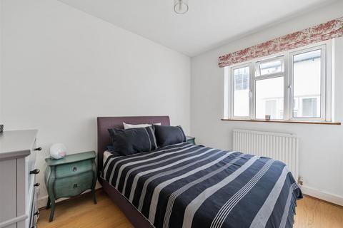 3 bedroom flat for sale, All Souls Avenue, London NW10