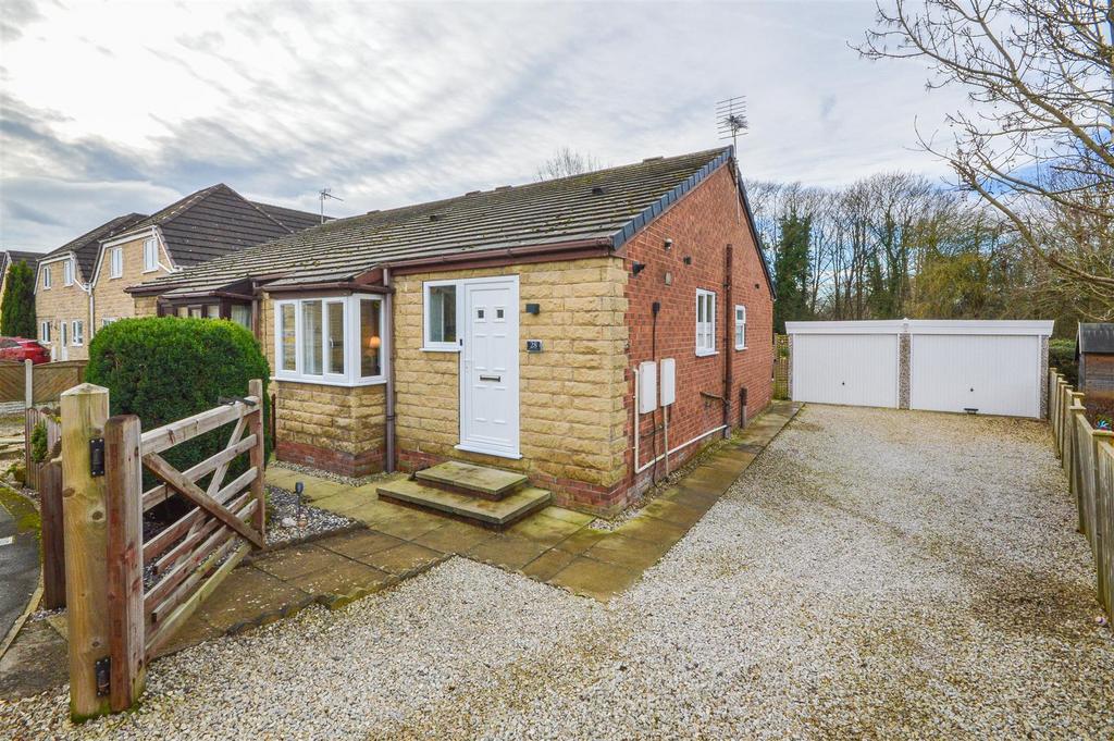 Hall Court, Knottingley WF11 2 bed semidetached bungalow for sale £