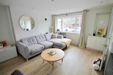 27 Collett, Tamworth, B77 2DY