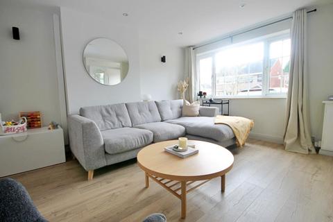 27 Collett, Tamworth, B77 2DY