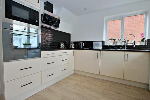 27 Collett, Tamworth, B77 2DY