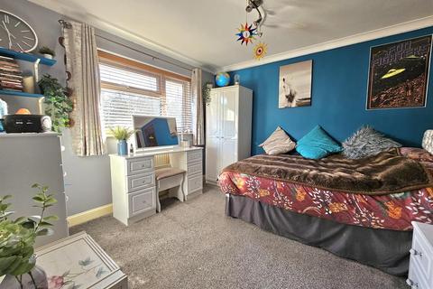 4 bedroom semi-detached house for sale - Lambourne Avenue, Huntley, Gloucester