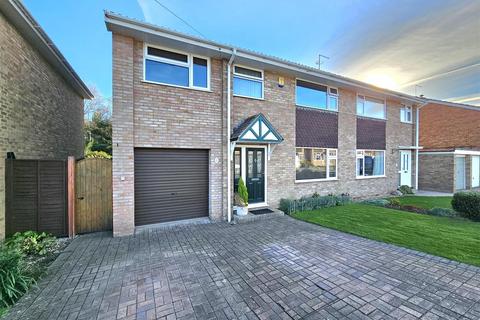 13 Lambourne Avenue, Huntley, Gloucester, GL19 3HW