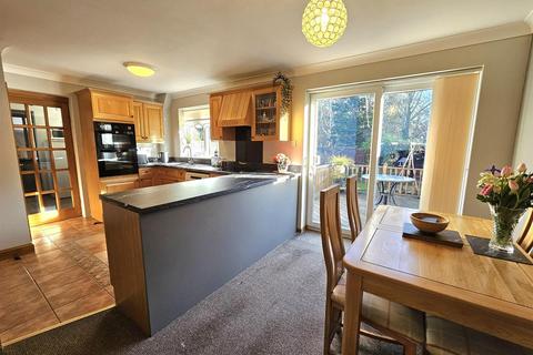 13 Lambourne Avenue, Huntley, Gloucester, GL19 3HW