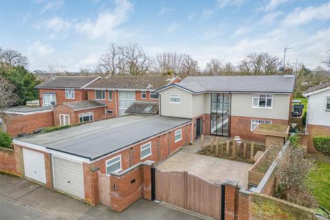 4 bedroom detached house for sale, The Hamiltons, Newmarket CB8