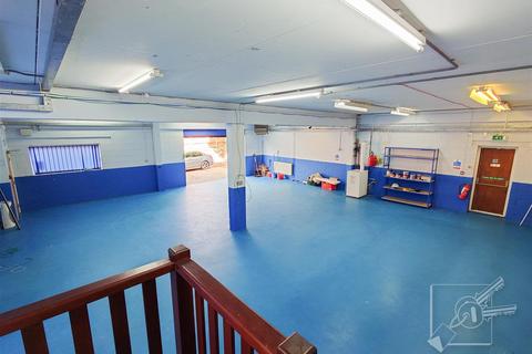 Warehouse to rent, Wrotham road, Meopham, Gravesend