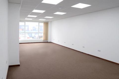 Office to rent, Lyon Way, Greenford, UB6 0BN