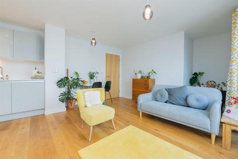 2 bedroom apartment for sale, Branch Road, London