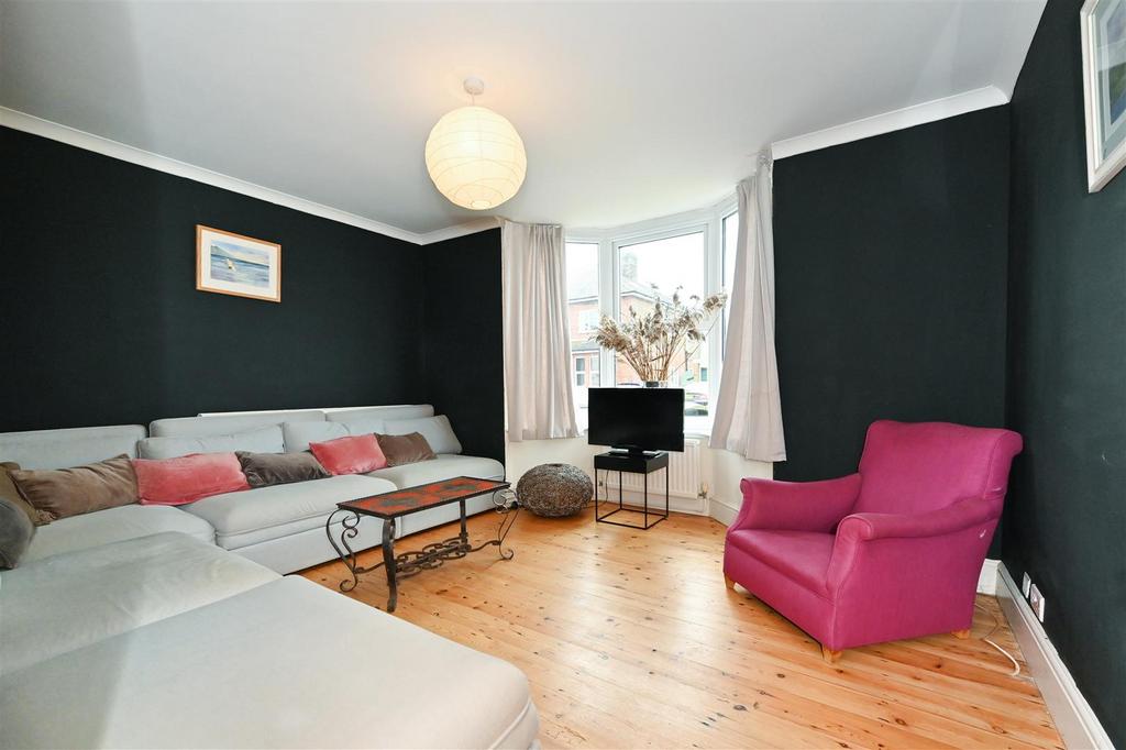 Williams Road, Bosham, Chichester 3 bed detached house for sale £415,000