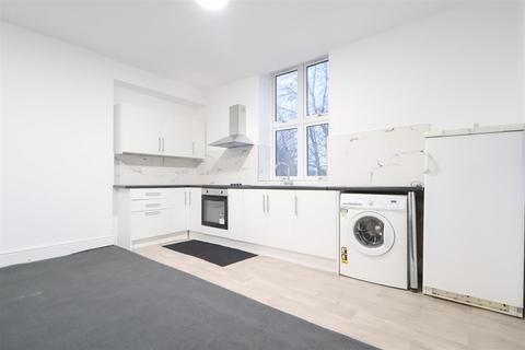 3 bedroom apartment to rent, London Road, Ryton-On-Dunsmore CV8