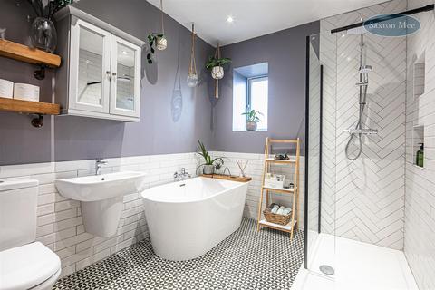 210 Lydgate Lane, Sheffield, S10 5FS