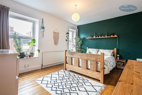 210 Lydgate Lane, Sheffield, S10 5FS