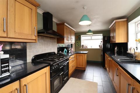 5 bedroom detached house for sale, Hull Road, Eastrington, Goole