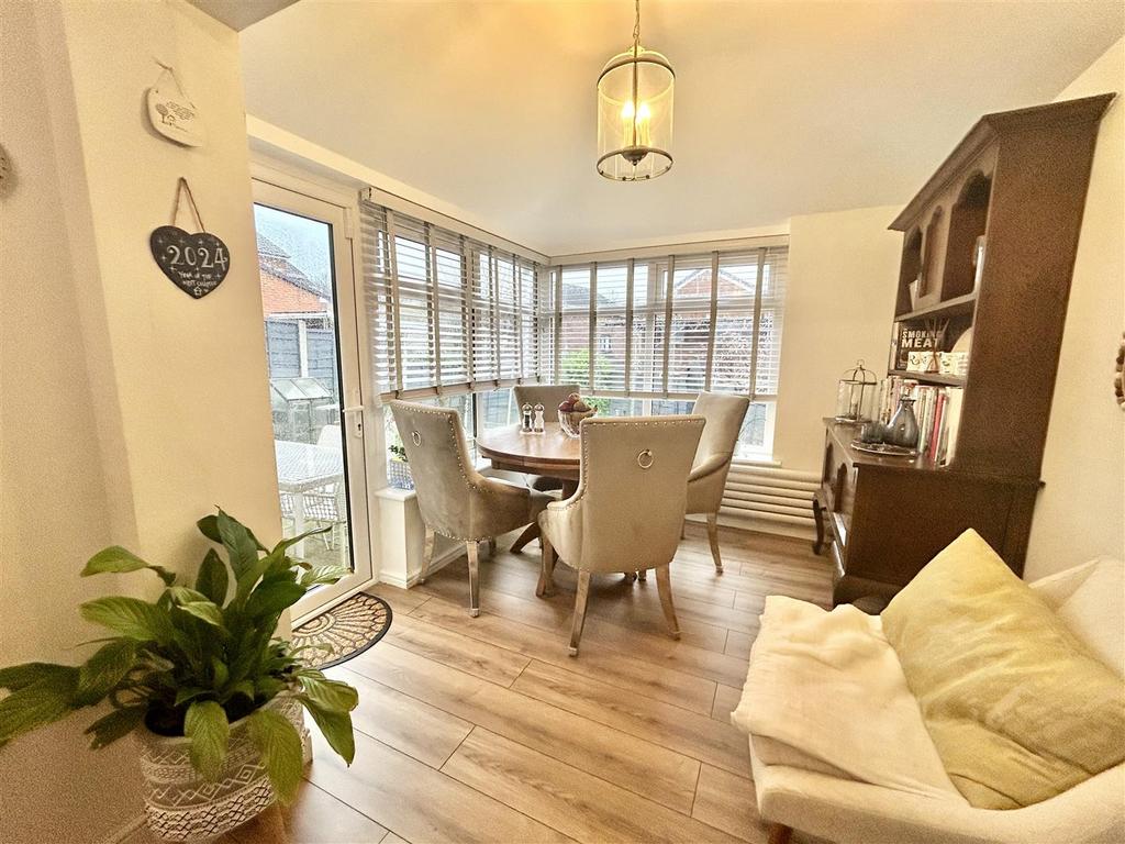 Conservatory/Dining Area