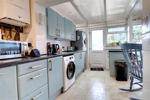 3 bedroom semi-detached house for sale - Gainsborough Road, Crewe