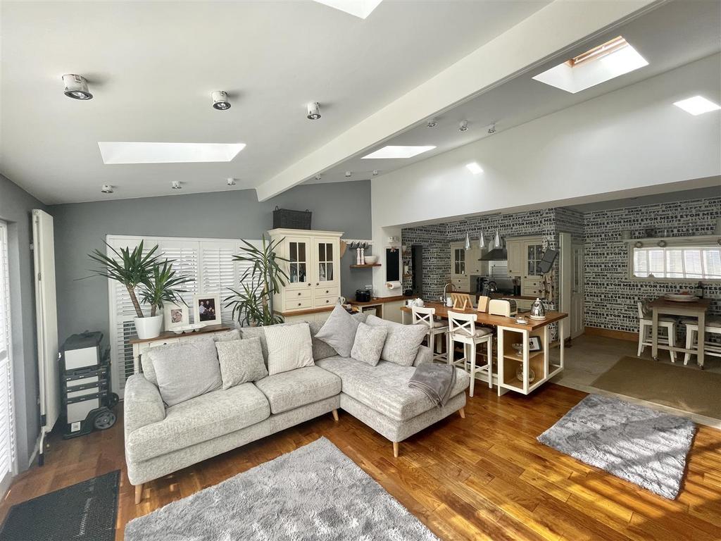 Open Plan Living & Kitchen