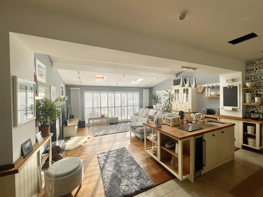 Open Plan Living & Kitchen