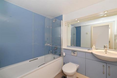 1 bedroom apartment for sale, Galaxy Building, Crews Street, London, E14