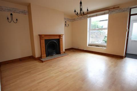 2 bedroom townhouse to rent, Hyde Street, Thackley