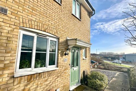 3 bedroom terraced house for sale, Brambling Close, Stowmarket IP14