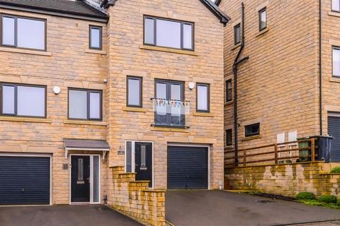 3 bedroom townhouse for sale, Rosemeade Court Almondbury, Huddersfield, HD5