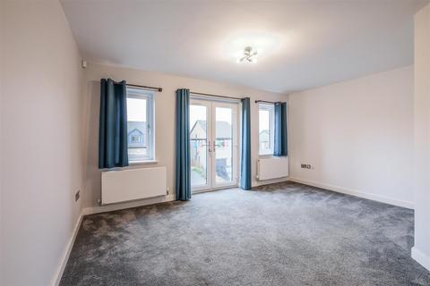 3 bedroom townhouse for sale, Rosemeade Court Almondbury, Huddersfield, HD5