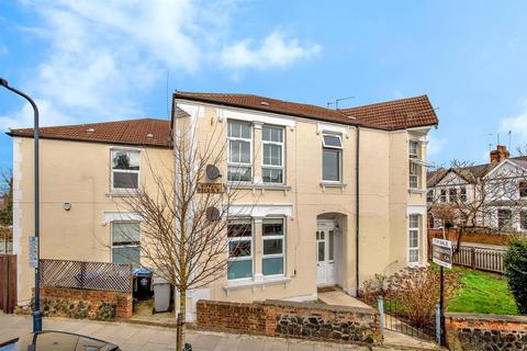 2 bedroom flat for sale - Chandos Road, London NW2