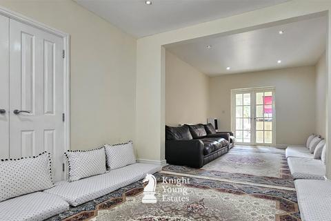 38 Kings Avenue, Hounslow, TW3 4BL