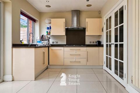 38 Kings Avenue, Hounslow, TW3 4BL