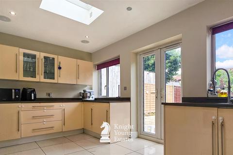 38 Kings Avenue, Hounslow, TW3 4BL