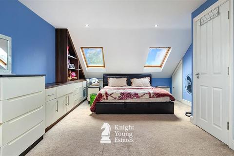 38 Kings Avenue, Hounslow, TW3 4BL