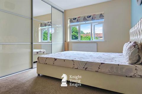 38 Kings Avenue, Hounslow, TW3 4BL