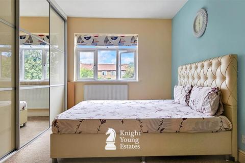 38 Kings Avenue, Hounslow, TW3 4BL