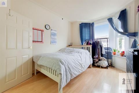 2 bedroom flat for sale, Cecil Road, Hounslow TW3