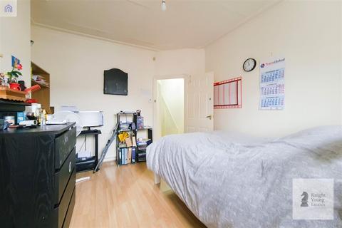 2 bedroom flat for sale, Cecil Road, Hounslow TW3