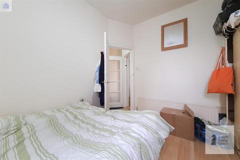 2 bedroom flat for sale, Cecil Road, Hounslow TW3