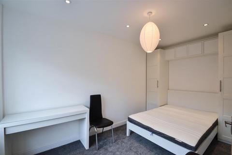 1 bedroom flat for sale, Kings Court, Hamlet Gardens, W6