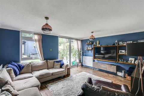 30 Lakes Road, Keston, BR2 6BN