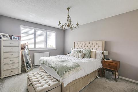 30 Lakes Road, Keston, BR2 6BN