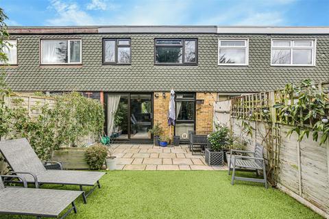 30 Lakes Road, Keston, BR2 6BN
