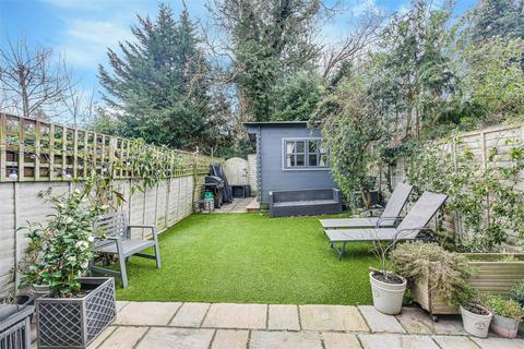 30 Lakes Road, Keston, BR2 6BN