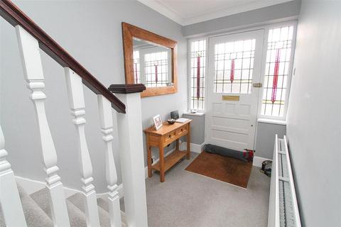 4 bedroom semi-detached house for sale, Willoughby Avenue, Beddington CR0