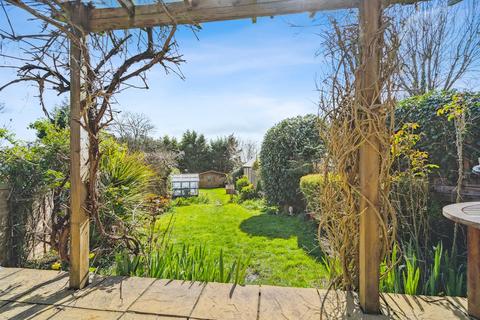 10 Spring Lane, Farnham Royal, Slough, SL2 3EH