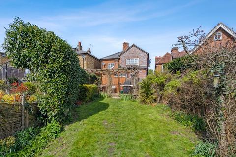 10 Spring Lane, Farnham Royal, Slough, SL2 3EH