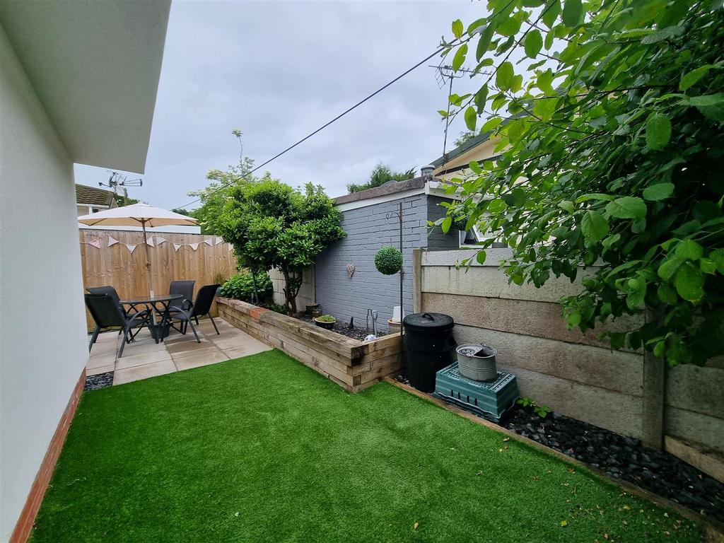 SIDE &amp; REAR GARDEN