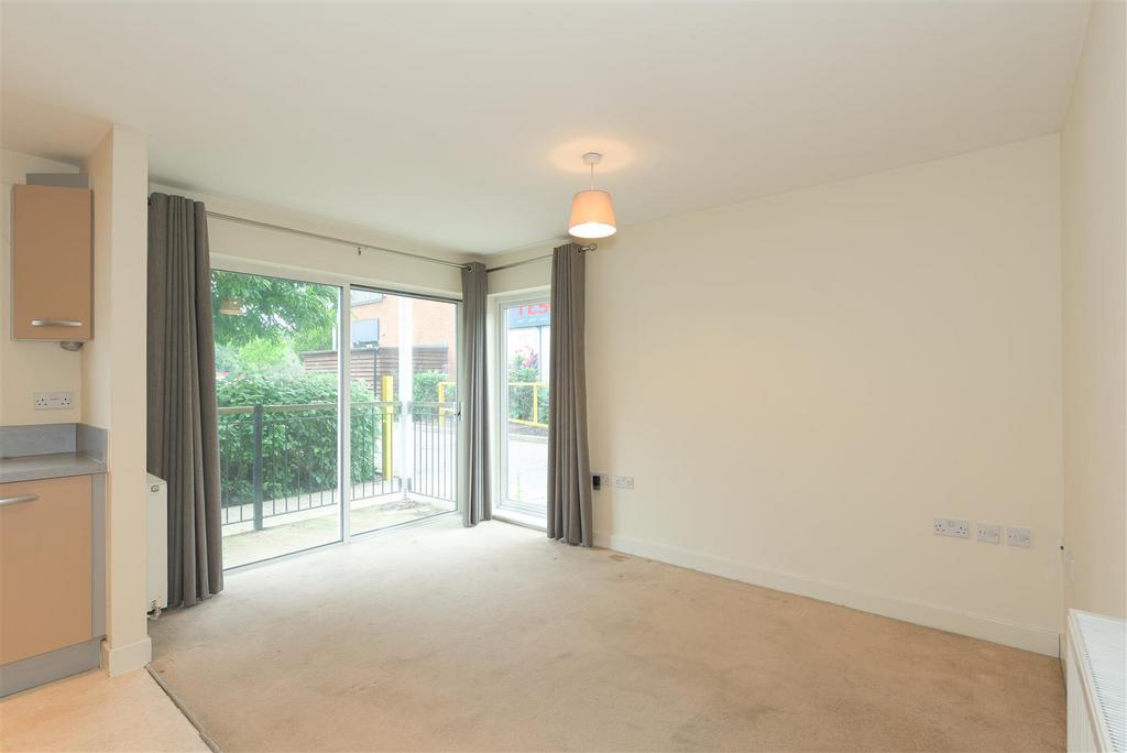 Canalside, Redhill 2 bed apartment £1,550 pcm (£358 pw)