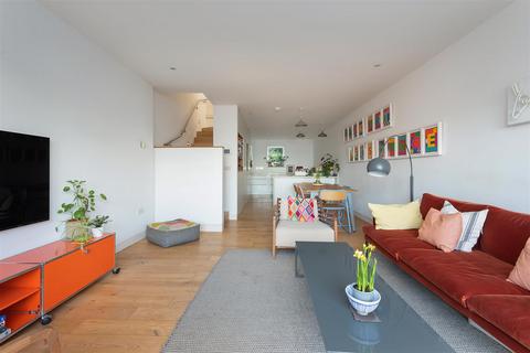 Starboard House, 26 Admiralty Walk, Whitstable, CT5 4ET